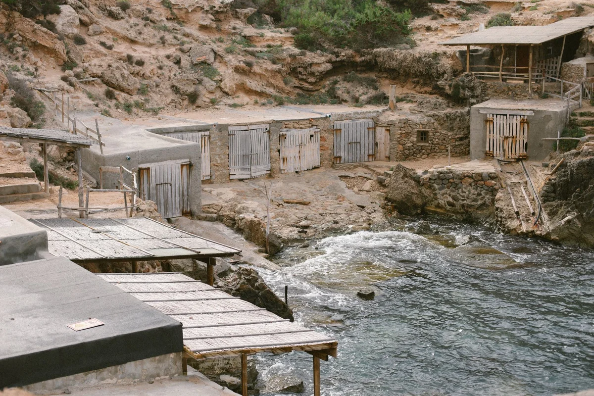 Cala Deià feature