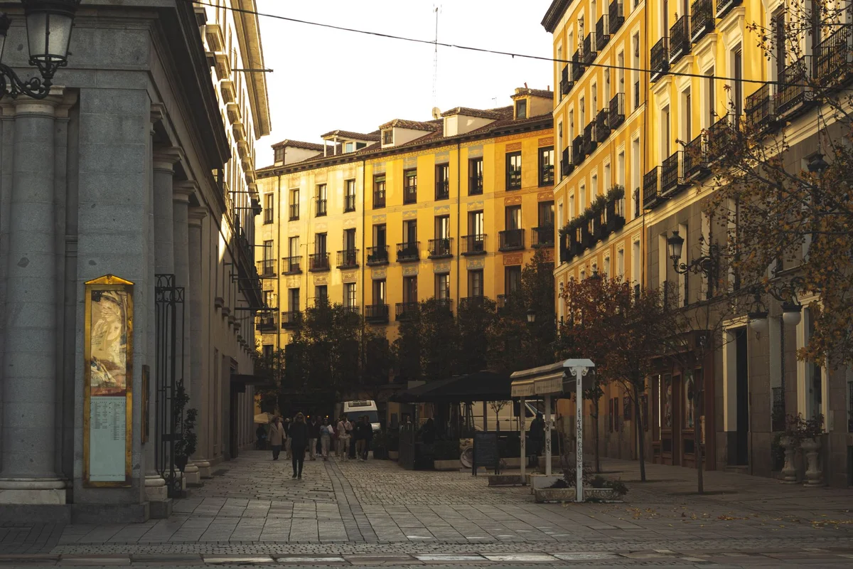 Calle de las Huertas feature