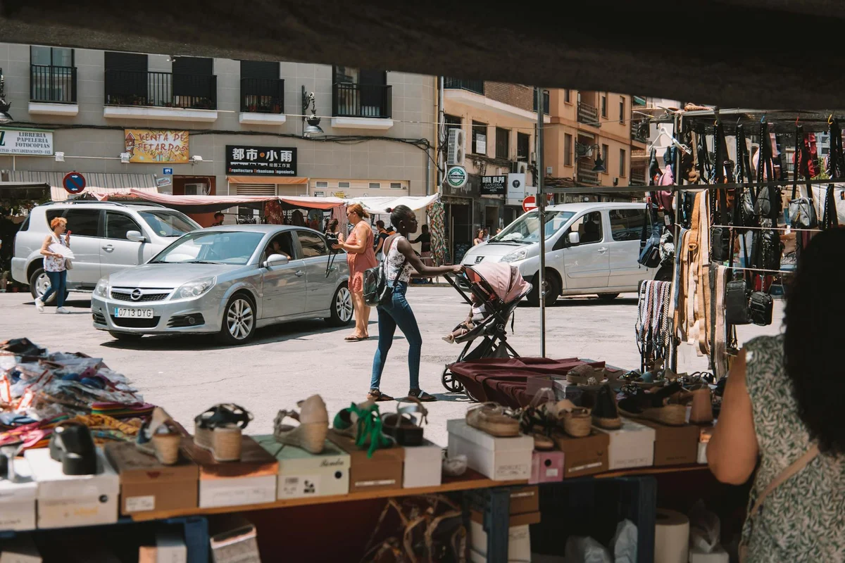 El Rastro Market feature