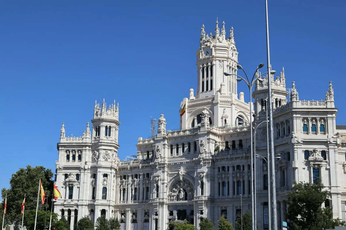 Plaza de Cibeles view 2