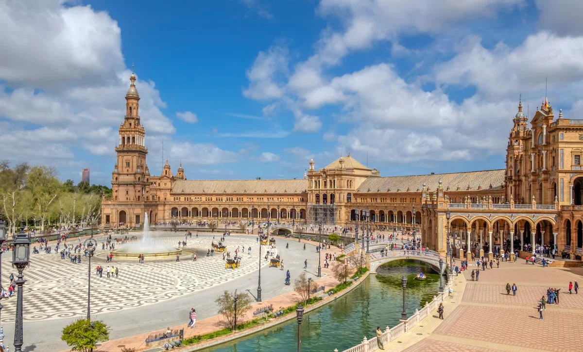 Plaza de España feature