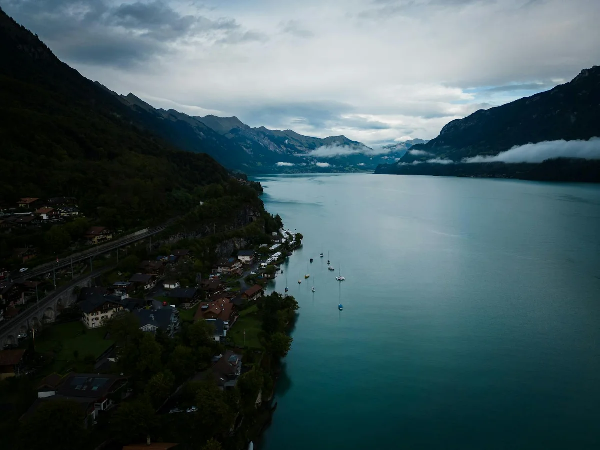 Lake Brienz feature