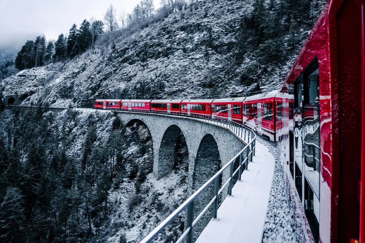 Glacier Express Excellence Class view 1
