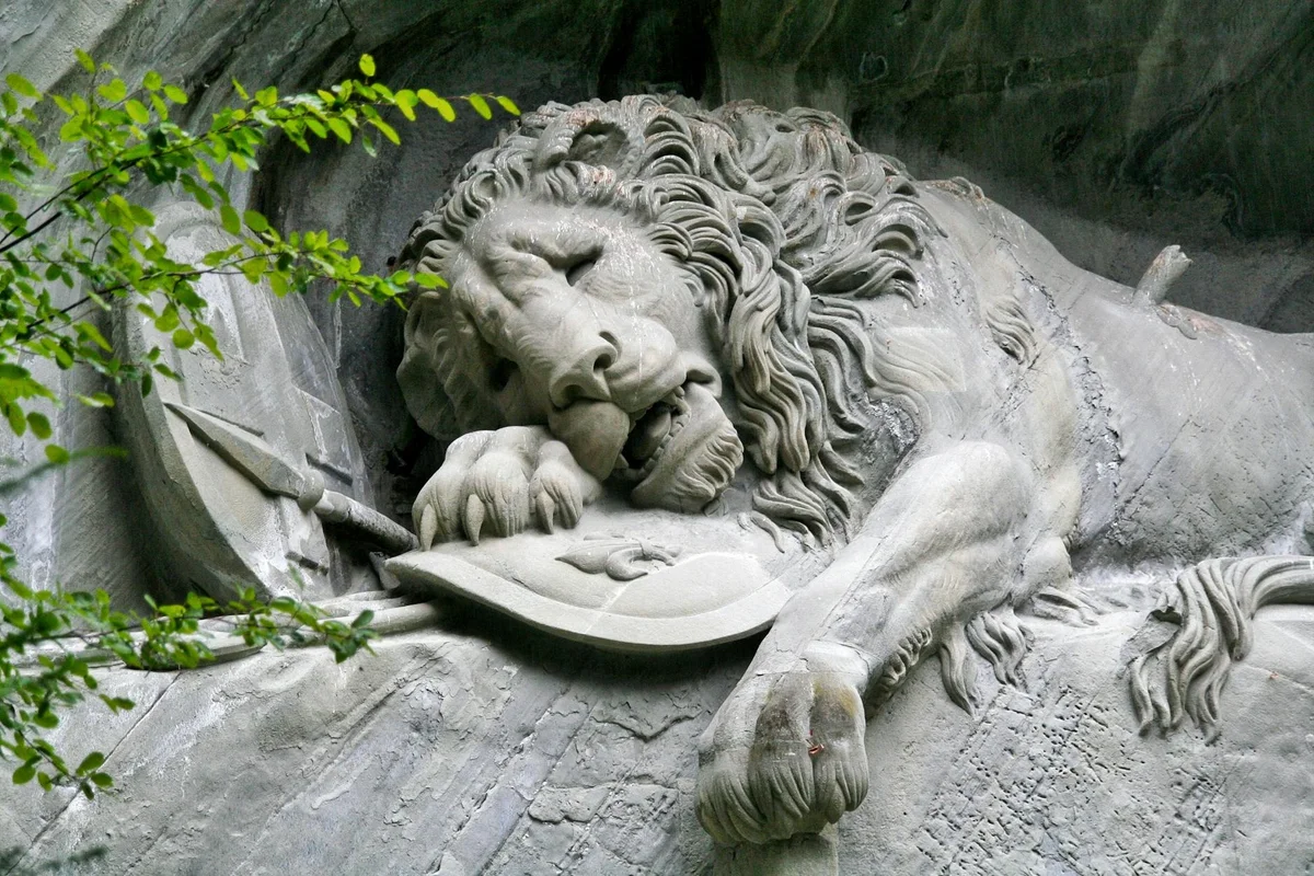 Lion Monument feature