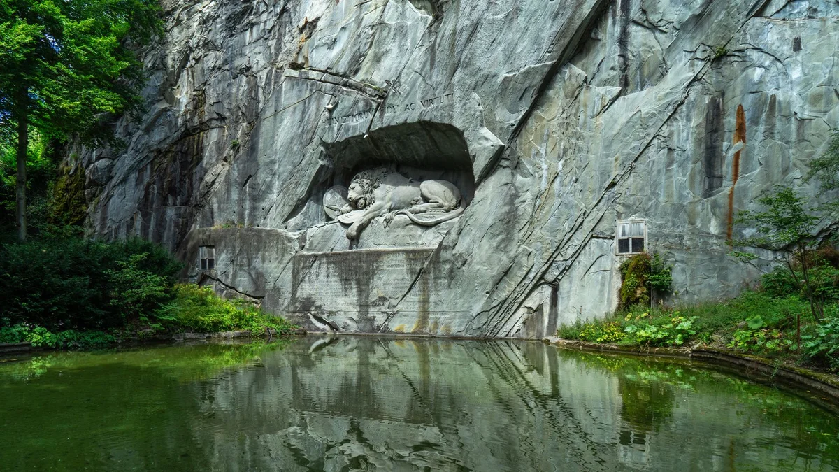 Lion Monument feature