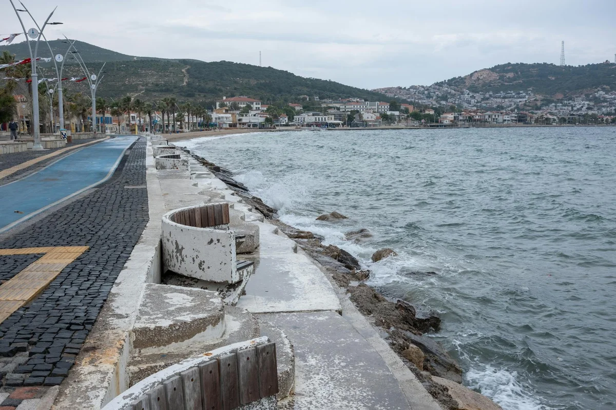 Bostanlı Pier view 2