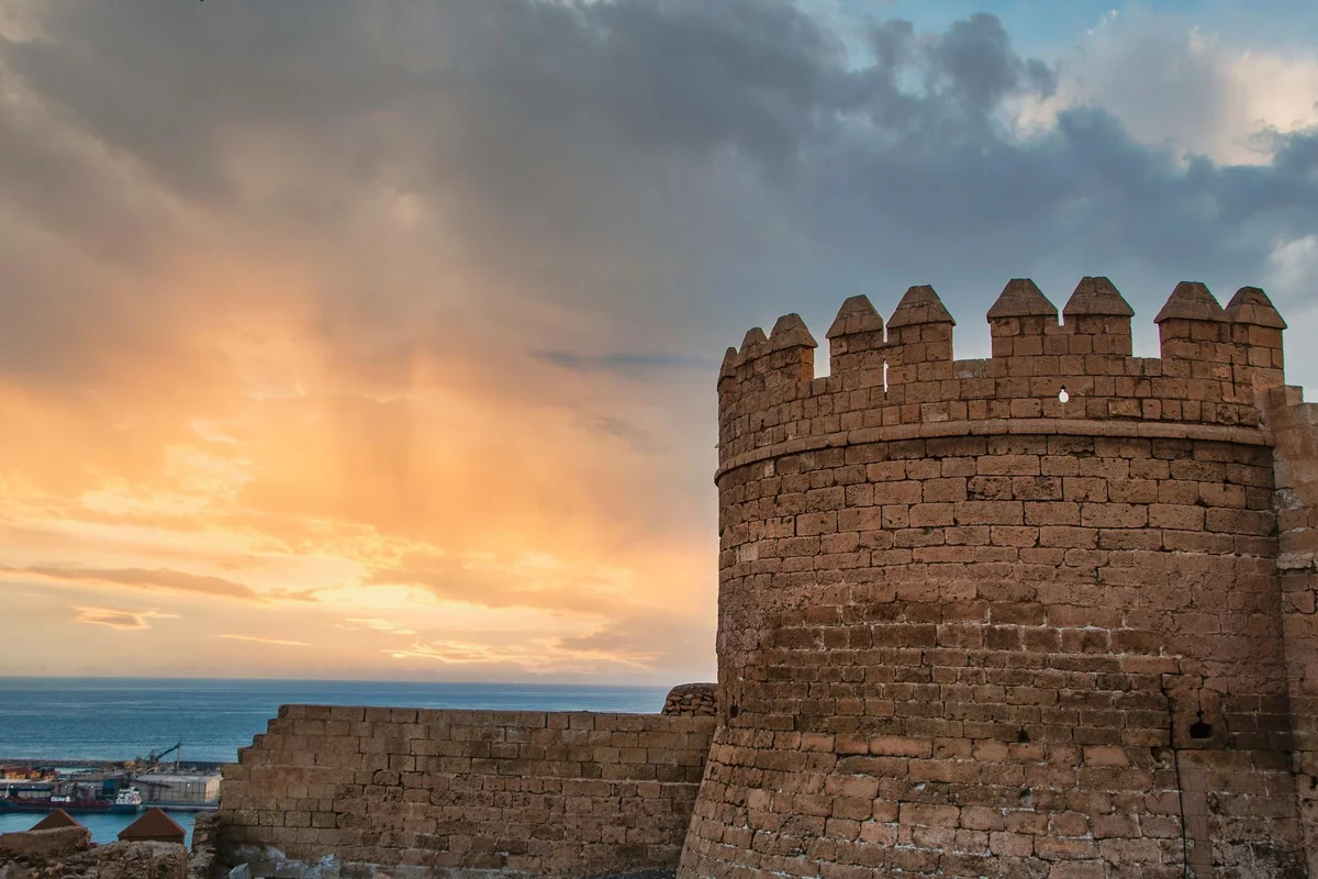 Çeşme Castle feature