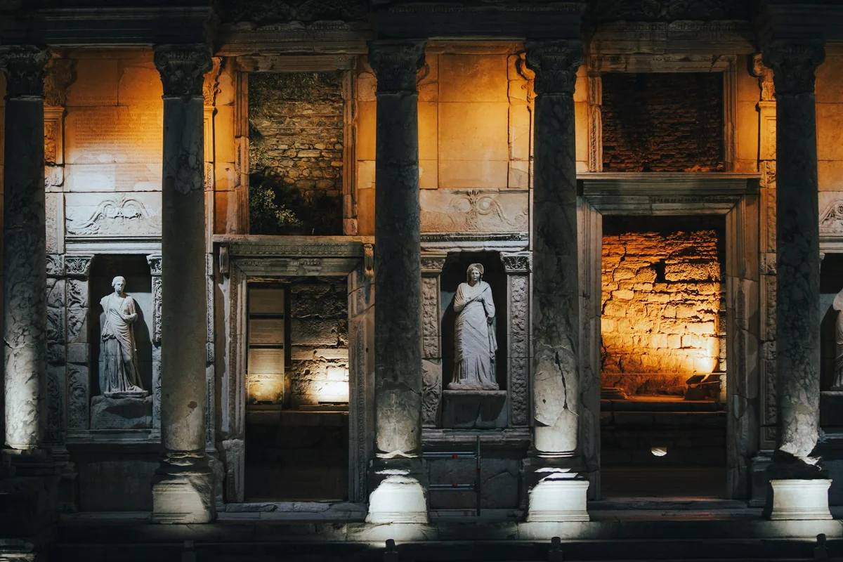 İzmir Archaeology Museum feature