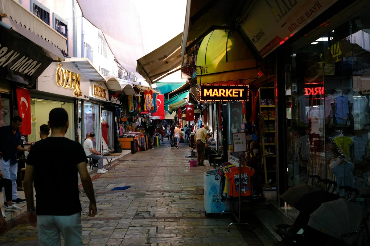 Kemeraltı Bazaar view 1