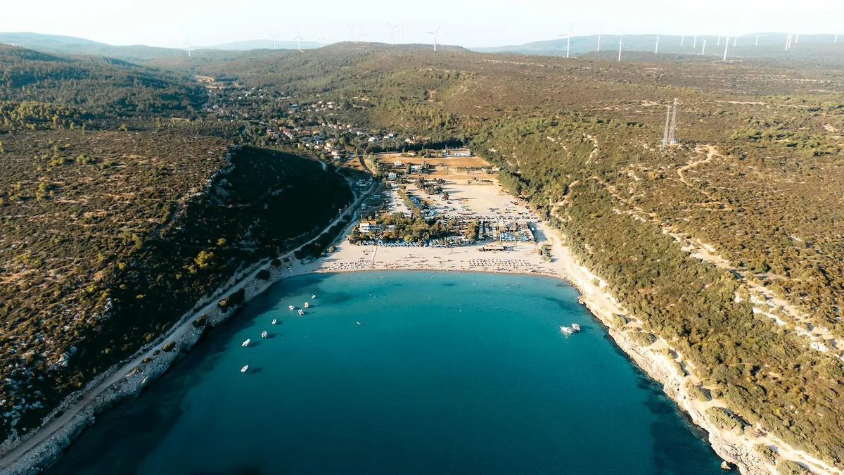 Akmaz Beach feature
