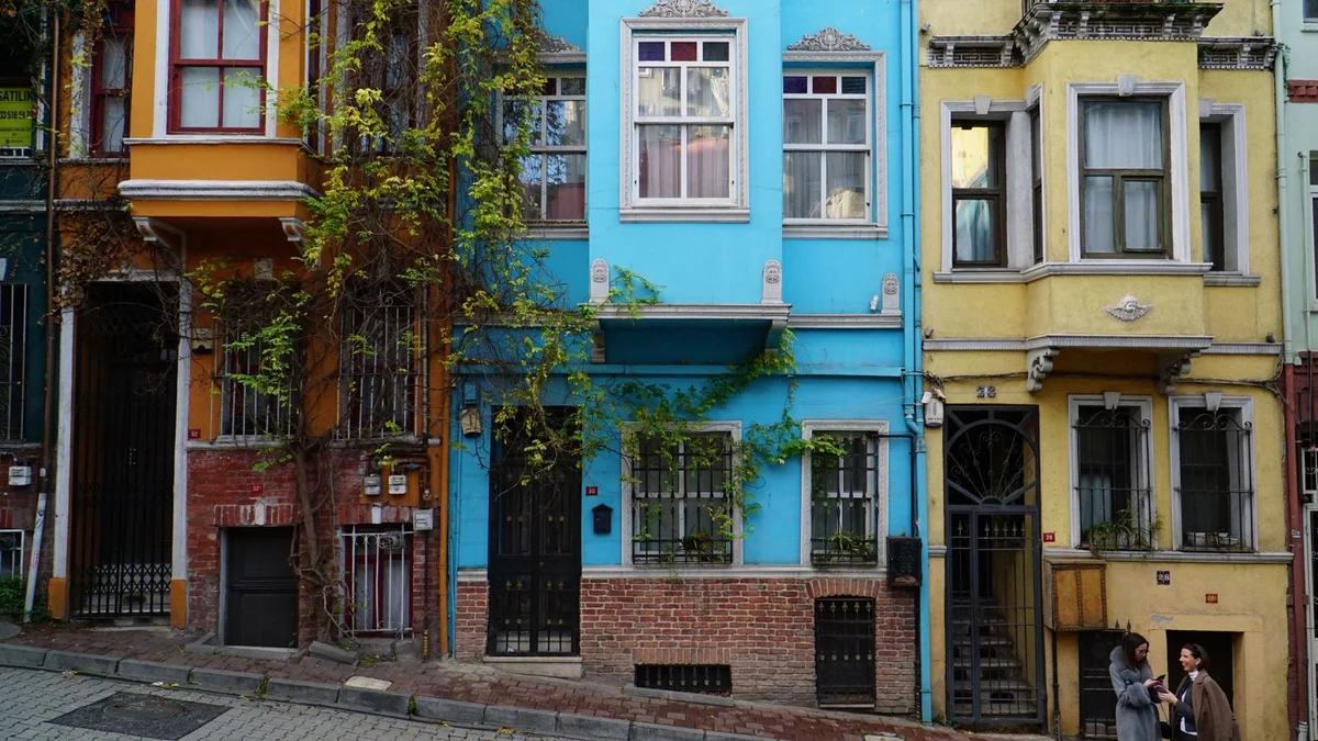 Balat Antique Auction feature