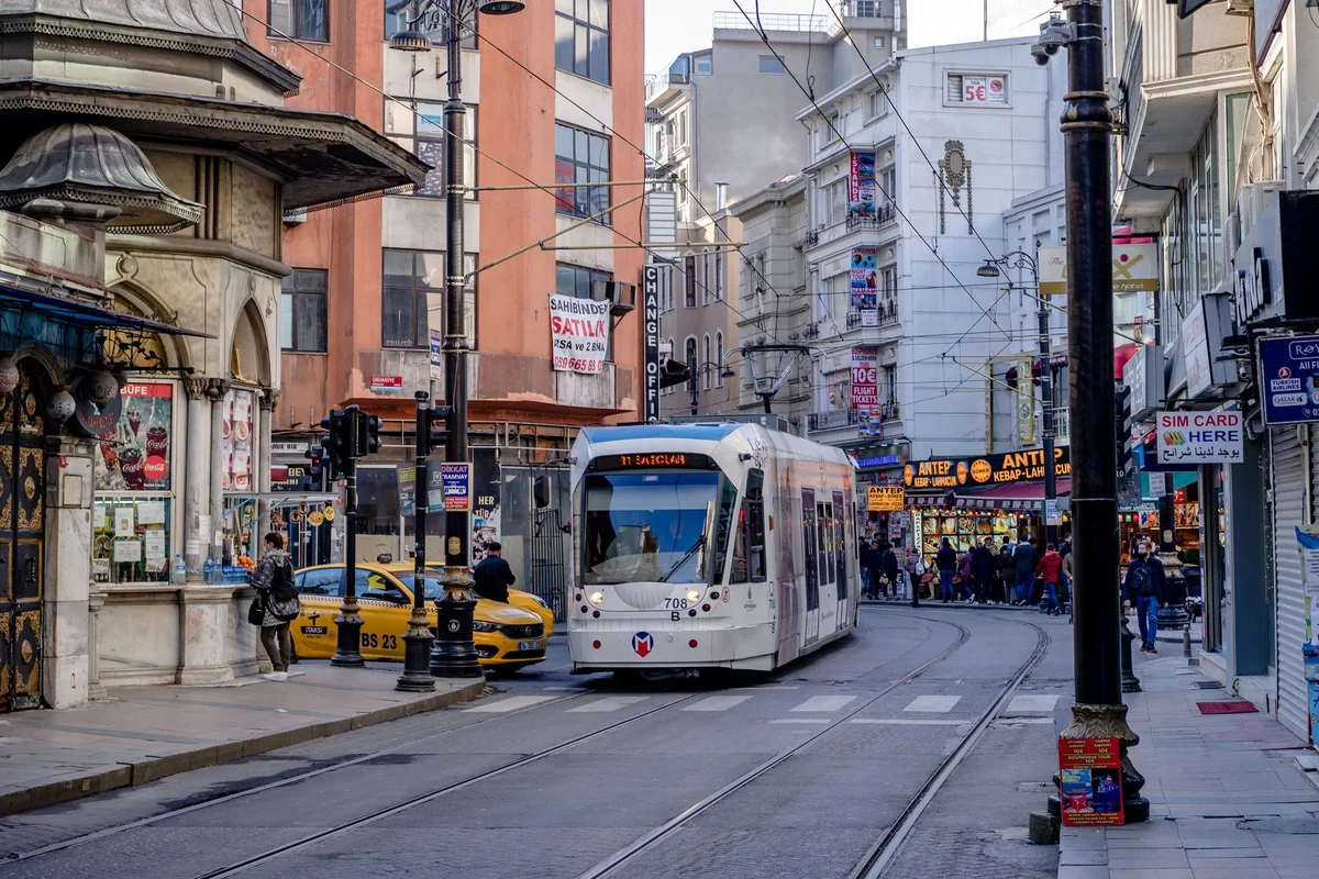 Bankalar Caddesi feature