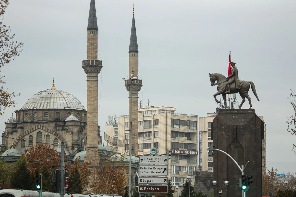 Bayramyeri Square feature