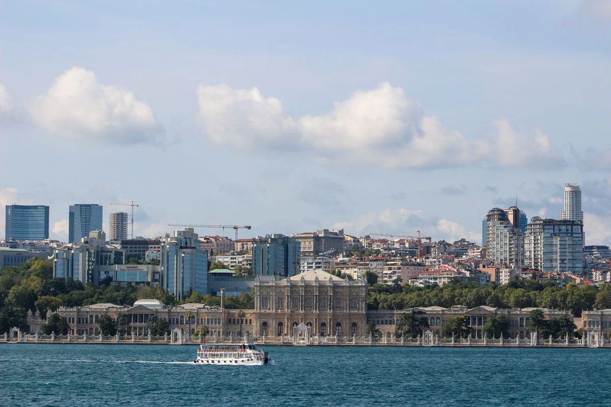 Dolmabahçe Palace feature