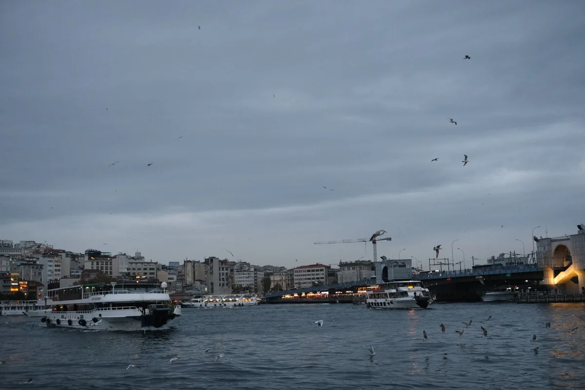 Eminönü Pier view 1