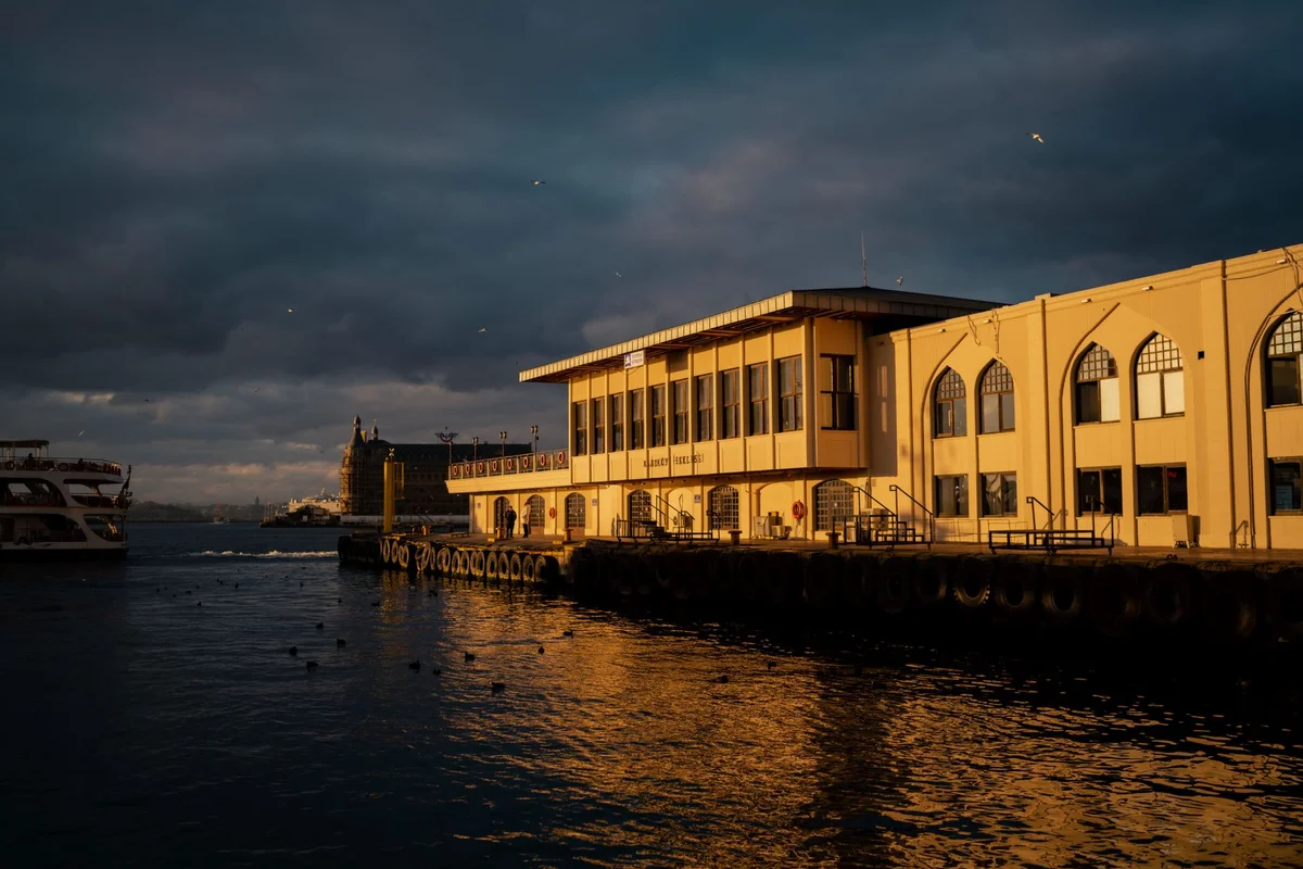 Eminönü Pier feature