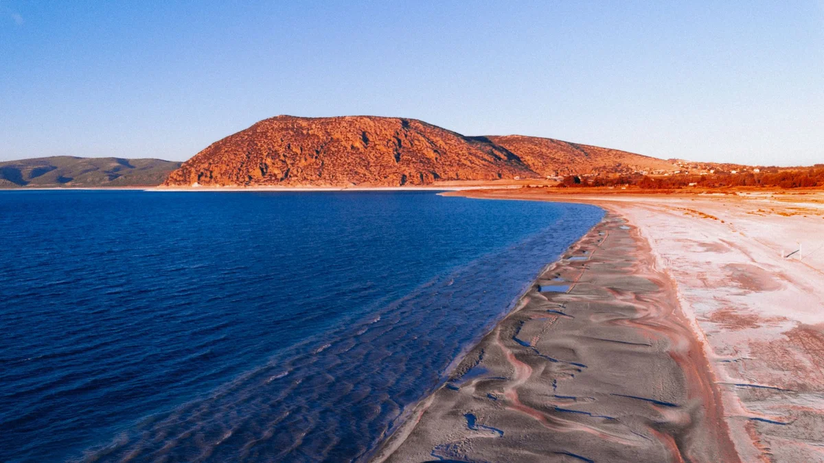 Lake Salda feature