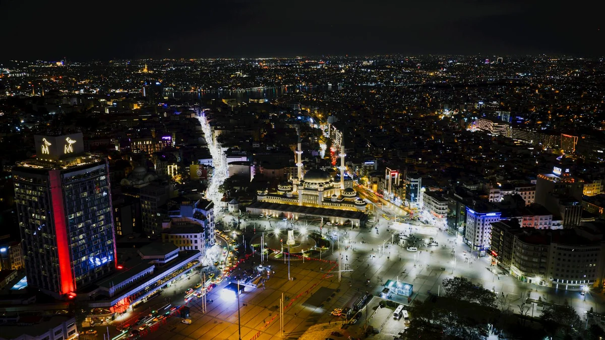 Taksim Square feature