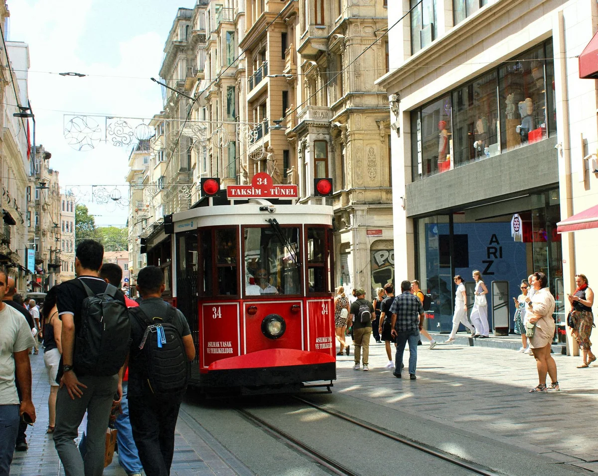 Tünel Funicular feature