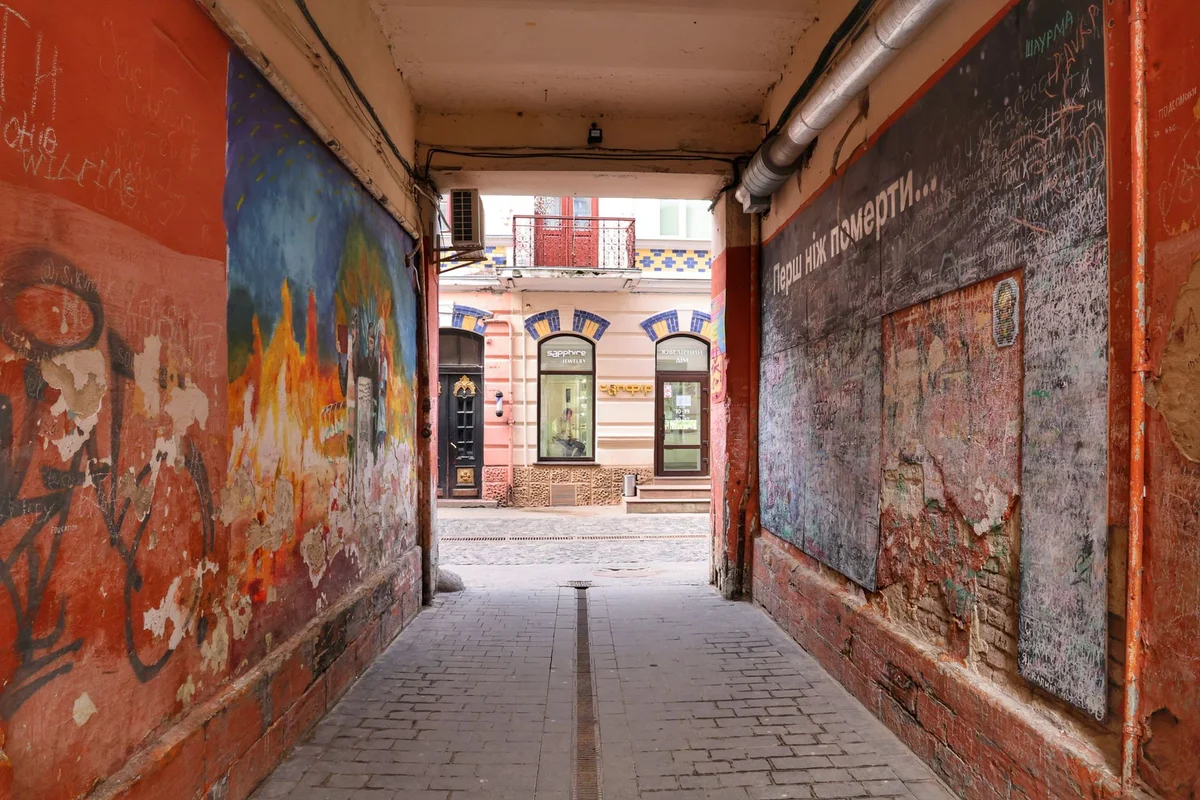 Kyiv Murals feature