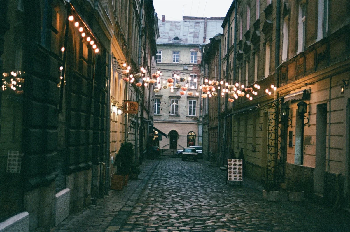 Vernissage Market feature