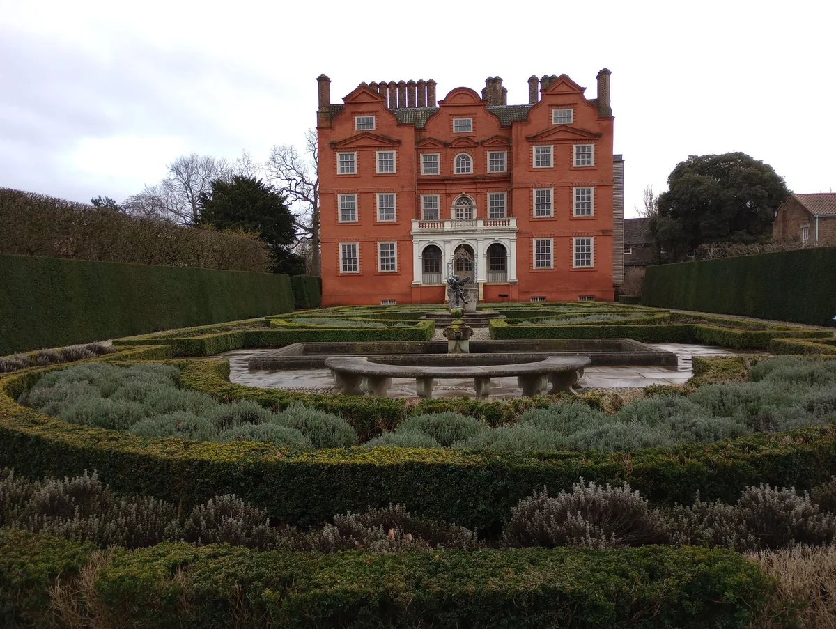 Cliveden Gardens feature
