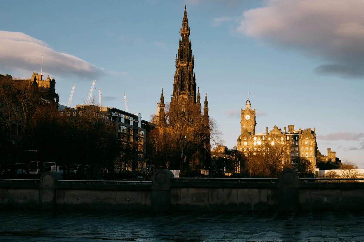 Scott Monument feature